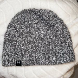 under armor heather grey winter hat with ear warmer lining
